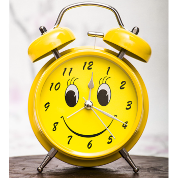 Часы будильник D-11,6 см Смайл жёлтый