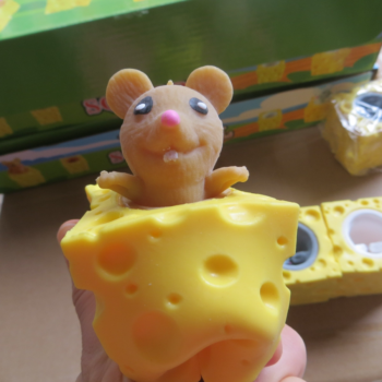 Игрушка мялка Сыр с мышкой коричн.
