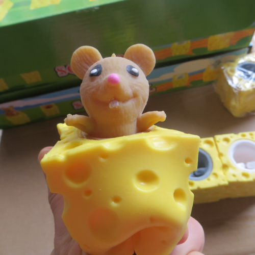 Игрушка мялка Сыр с мышкой коричн. - 0