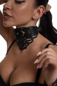 Фигурный чокер с узорами и золотистой фурнитурой - 1