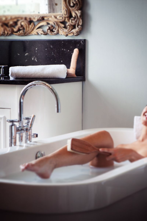 Телесный фаллоимитатор-реалистик Charlie H - 18 см. - 11