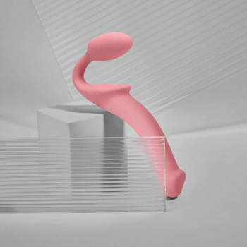 Розовый безремневой страпон Strap-on-me Semi-Realistic Bendable Strap-On size S