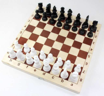 Игра настольная. Шахматы, пластмассовые в деревянной упаковке (поле 29см х 29см)