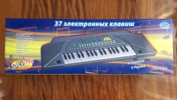 Музыкальный инструмент - электрический орган, 37 клавиш